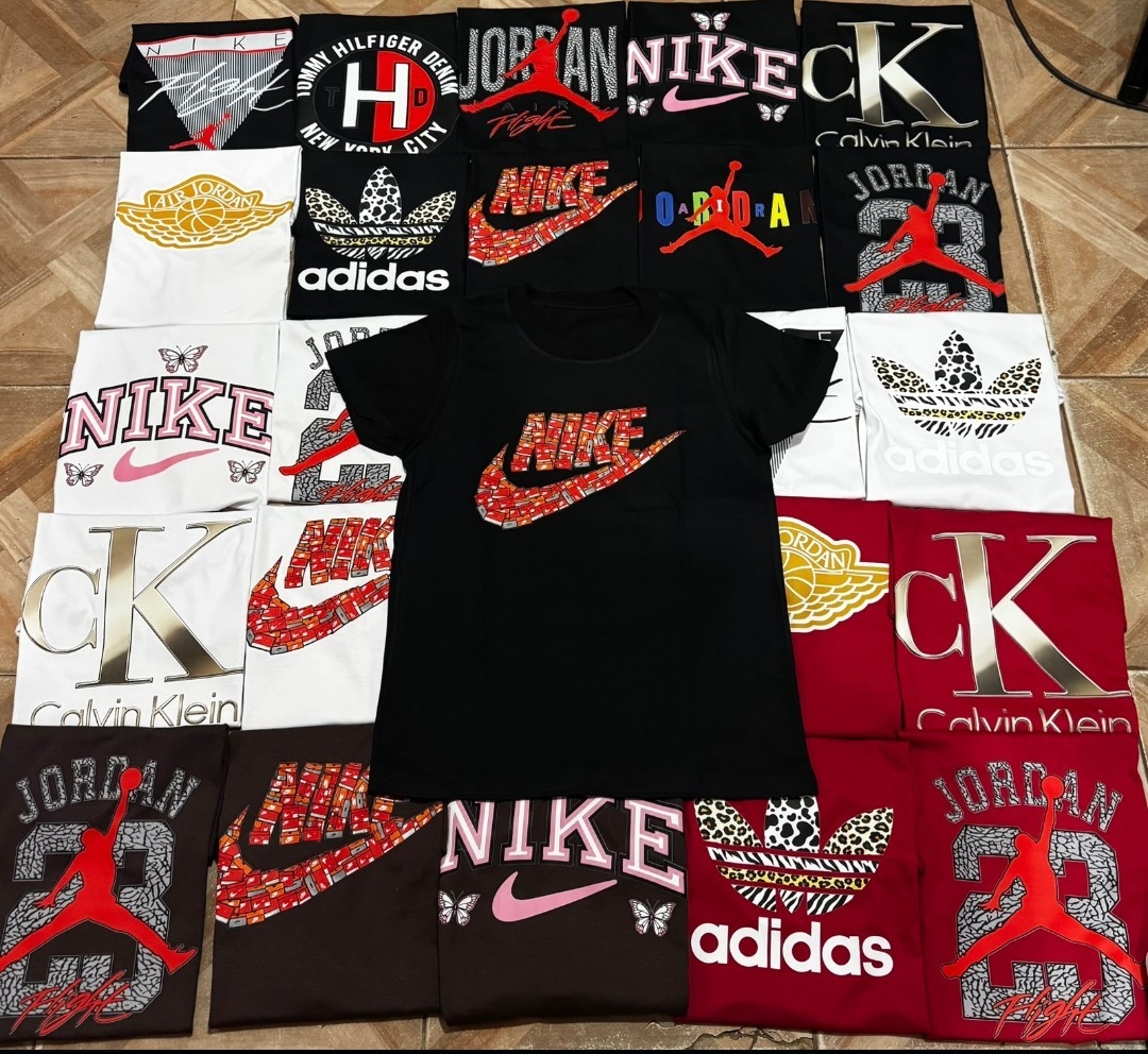 Remera Marcas Estampadas - Imagen 4