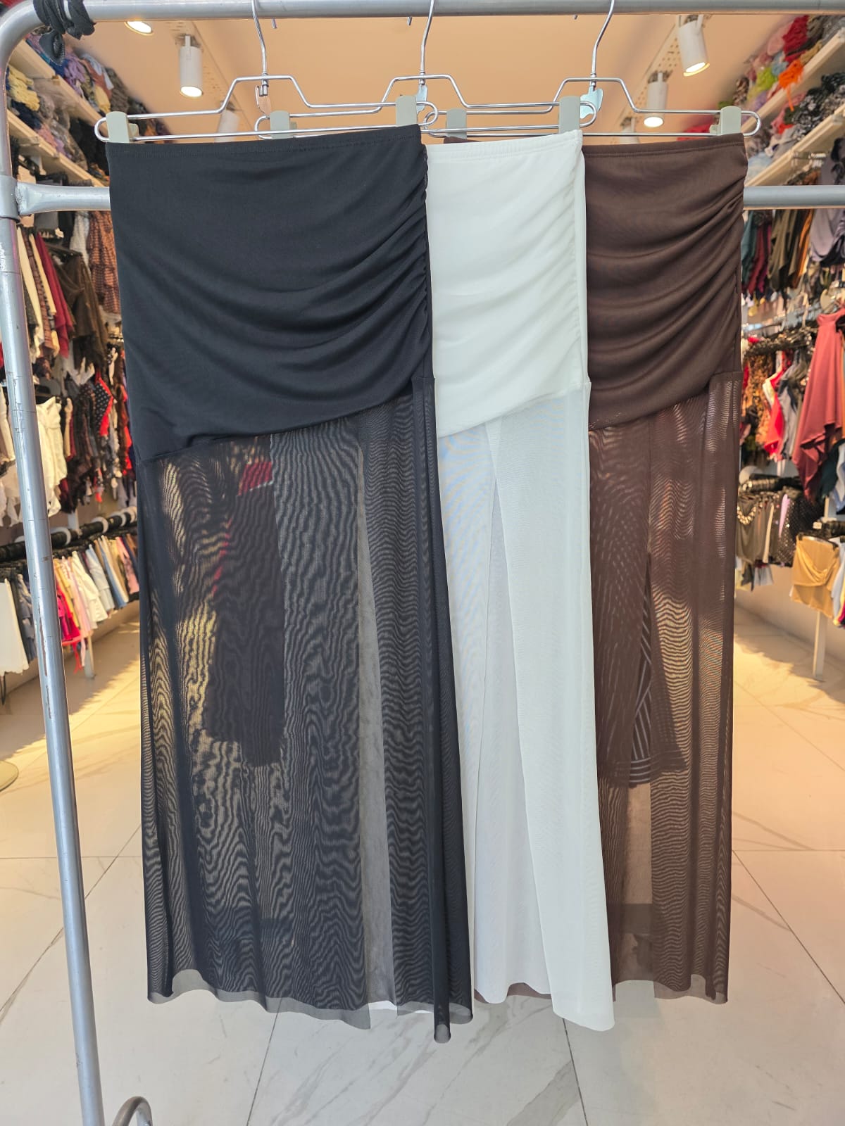 Pollera Larga con Tajo Tul Liso - pollera%20tul%20larga%20tajo%20(2).jpeg