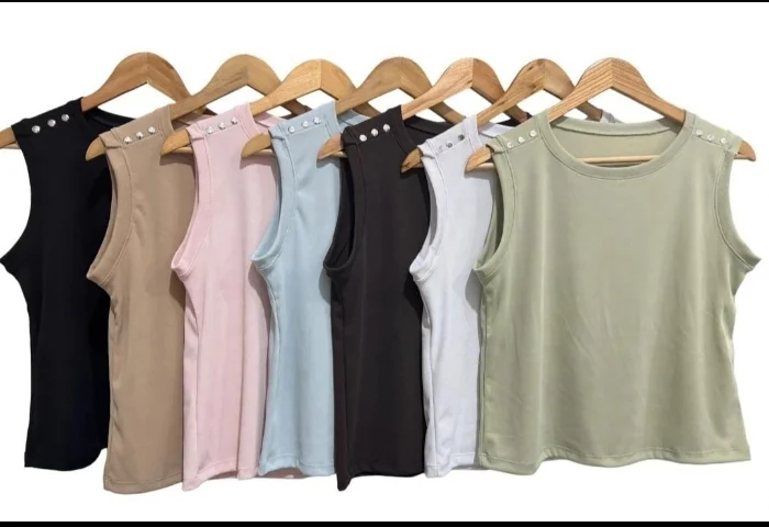 Musculosa con Tachas