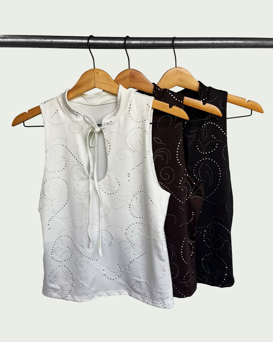 Top Microfibra Tachas Mao con Lazo - Top_Microfibra%20con%20Tachas_Mao%20con%20Lazo_perchero.png