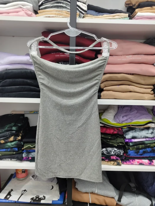 Vestido con Escote