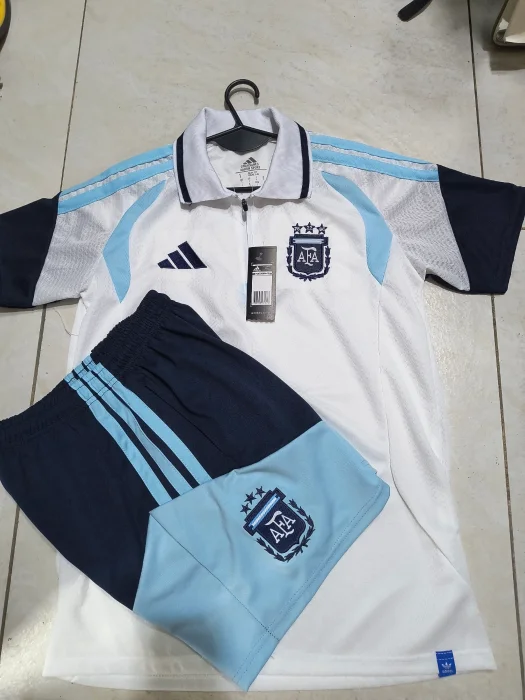 Conjuntos Deportivos Logos Bordados W18