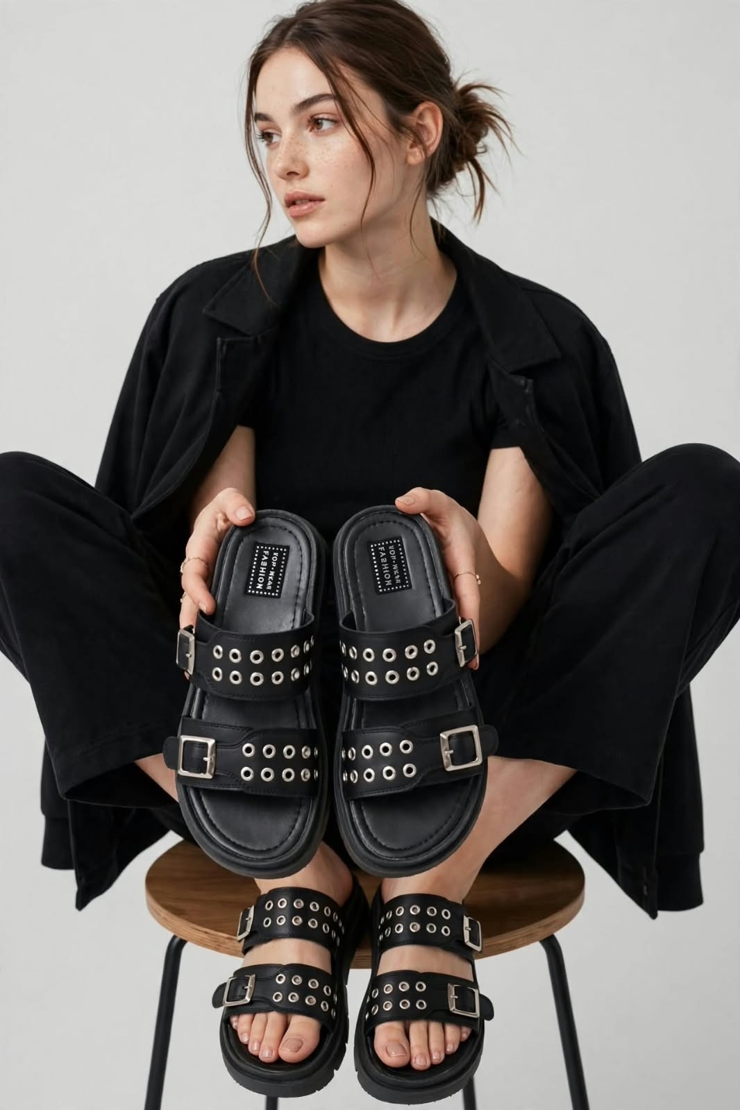 Sandalias sin Plataforma con Tachas Katy - Imagen 2