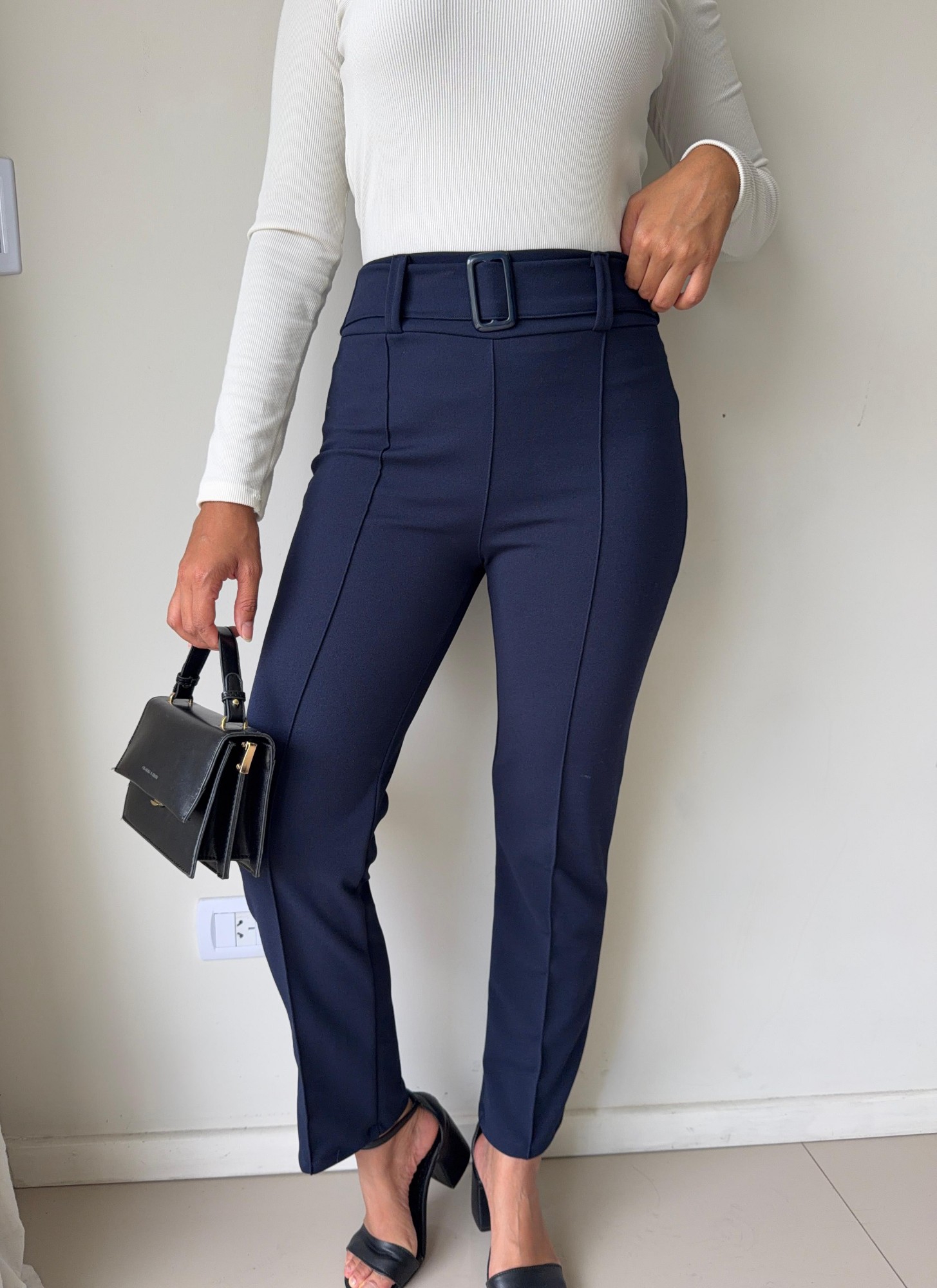Pantalón Sastrero con Cinturón Incluido - Imagen 3