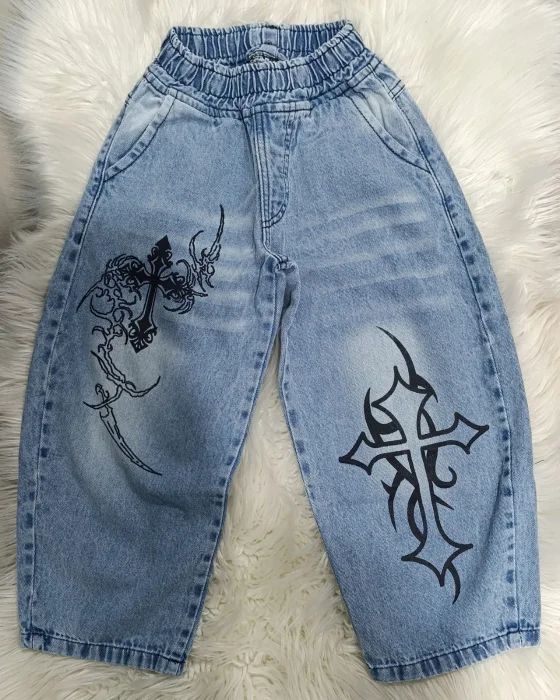 Baggy Celeste con Elástico y Estampado Cruz