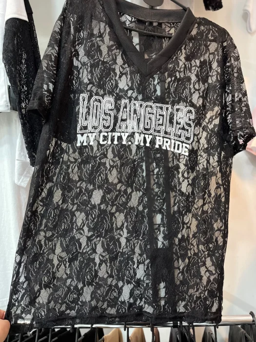 Remeron de Encaje Cuello V Oversize 11 Angeles