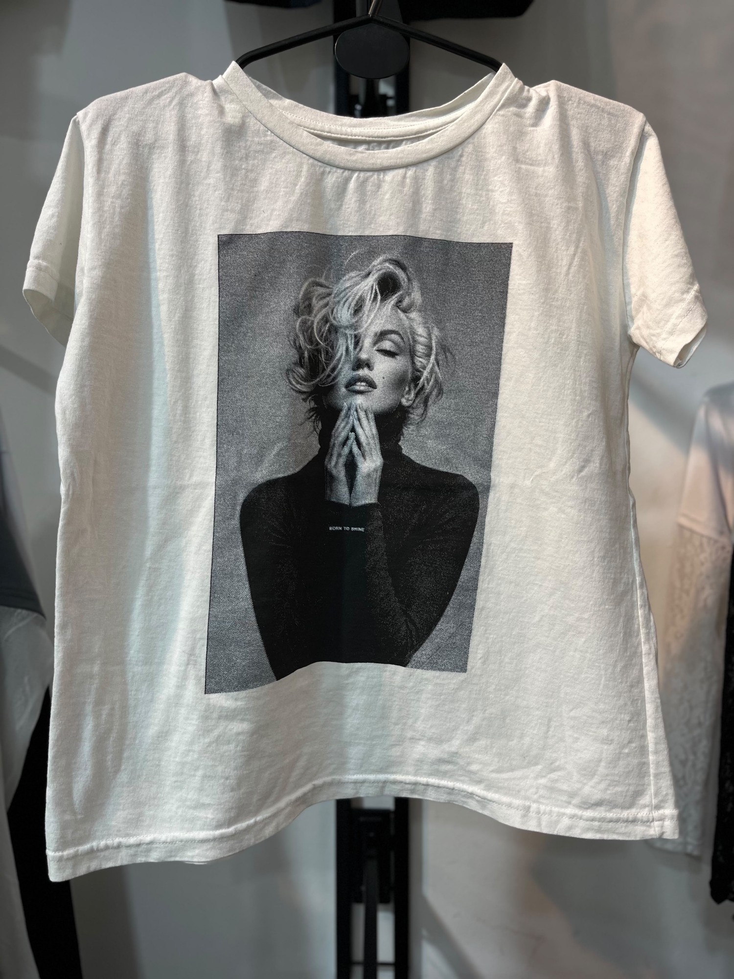 Remera Corte Clásico Prelavado Batik 04 Marilyn - Imagen 2