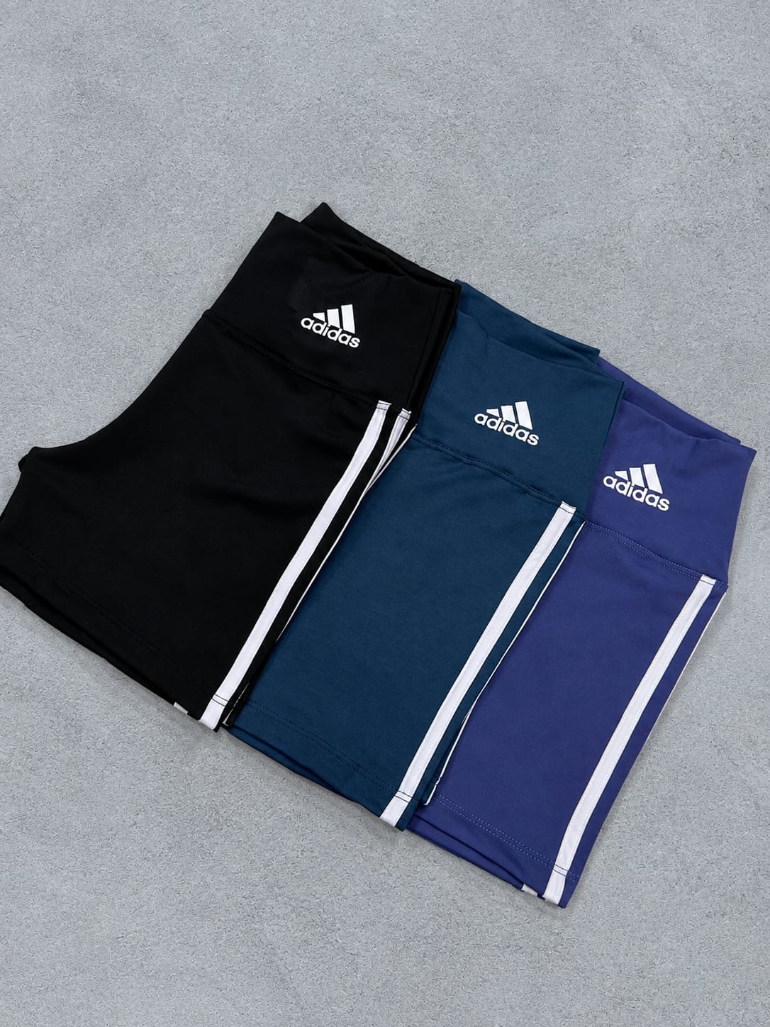 Short Tres Tiras Adi - e06e6c2a-0ad8-4911-924d-58d9713a8102.jpeg