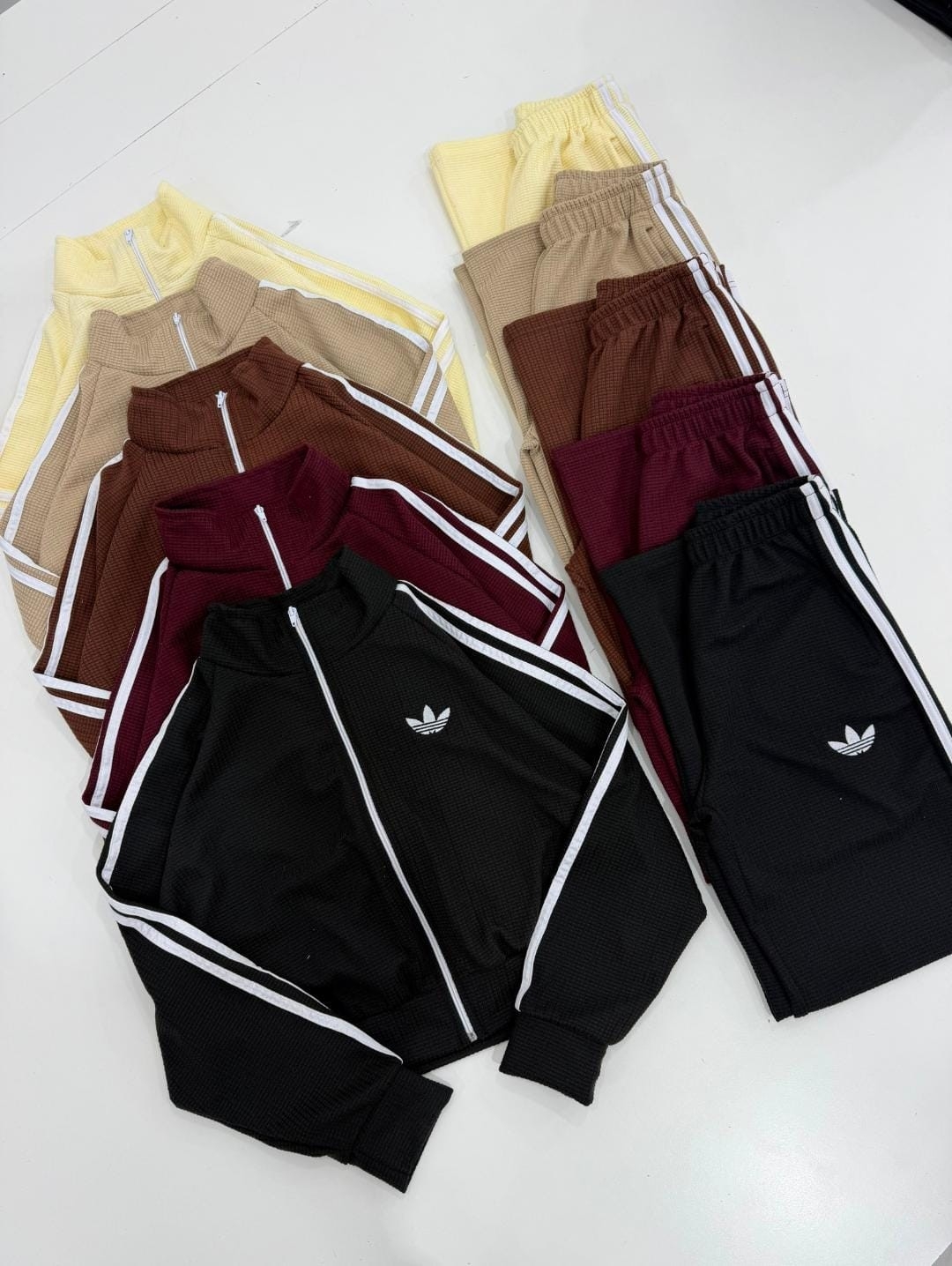 Conjunto Broderi Tejido Adi Das - Imagen 2