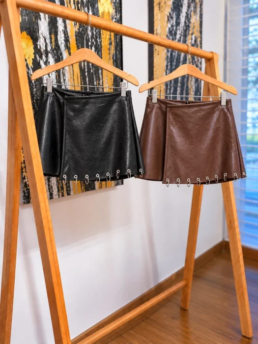 Short Pollera de Eco Cuero Valentino