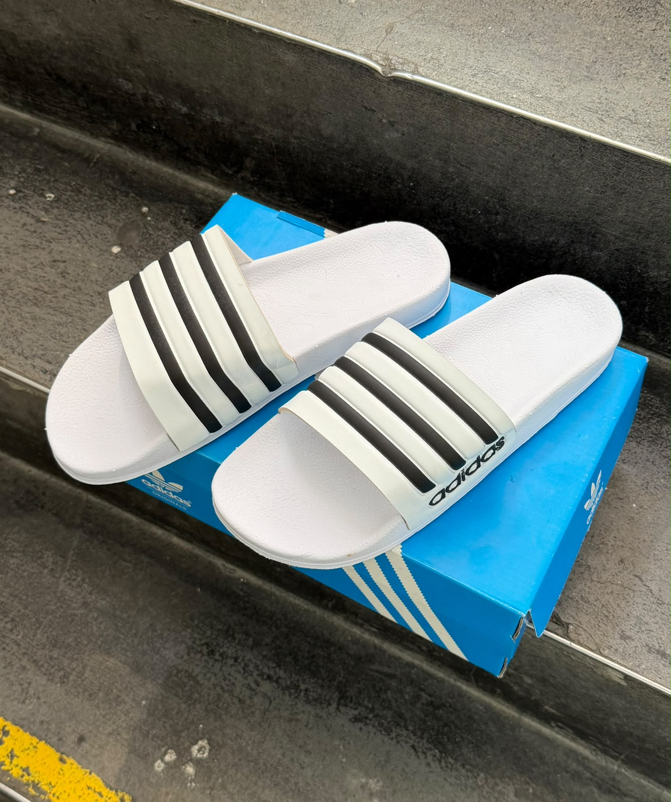 Ojotas Adidasadilette - 853c4dea-5e13-4b2e-9be5-ca85fe07bc9f.jpeg