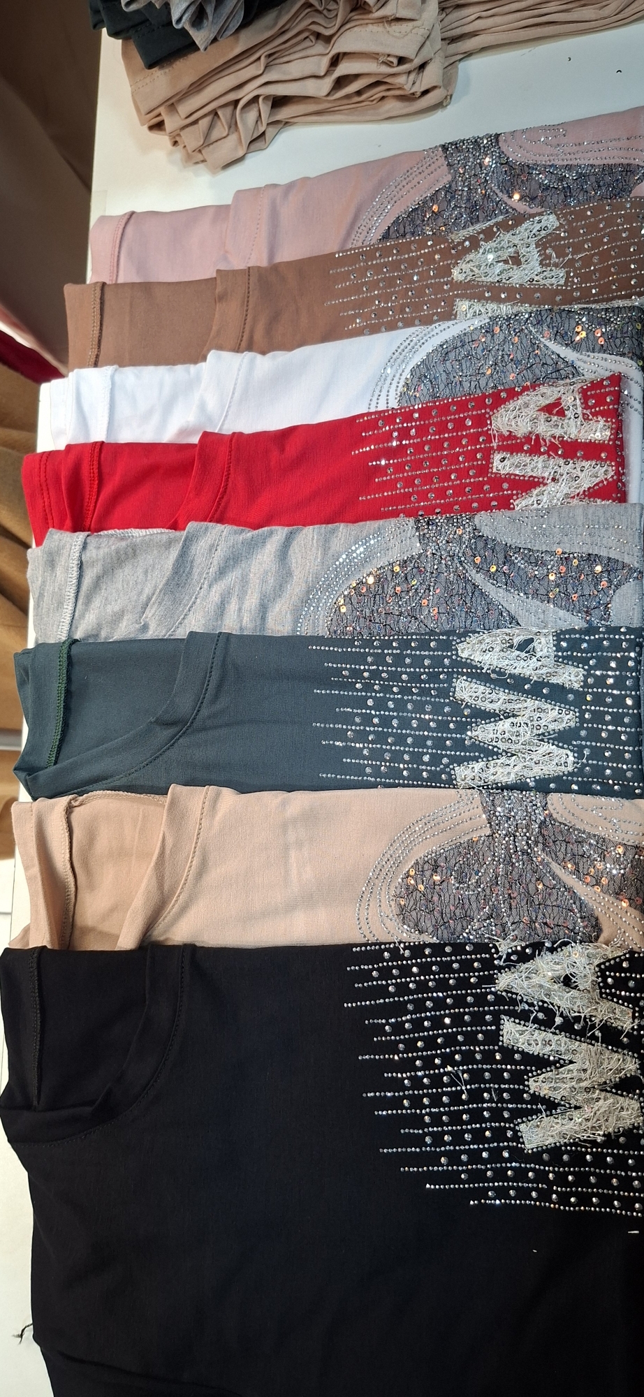 Remeras de Modal Viscosa con Apliques - Imagen 2