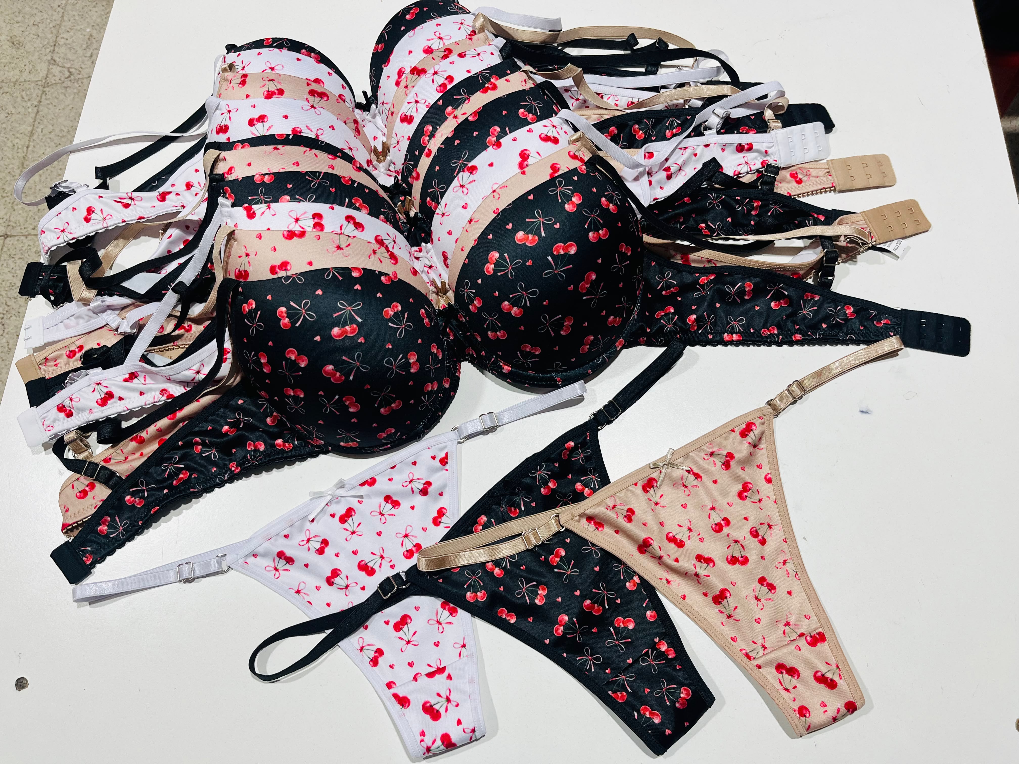 Conjunto Tasa Soft de Microfibra con Cerezas - 1000212395.jpg
