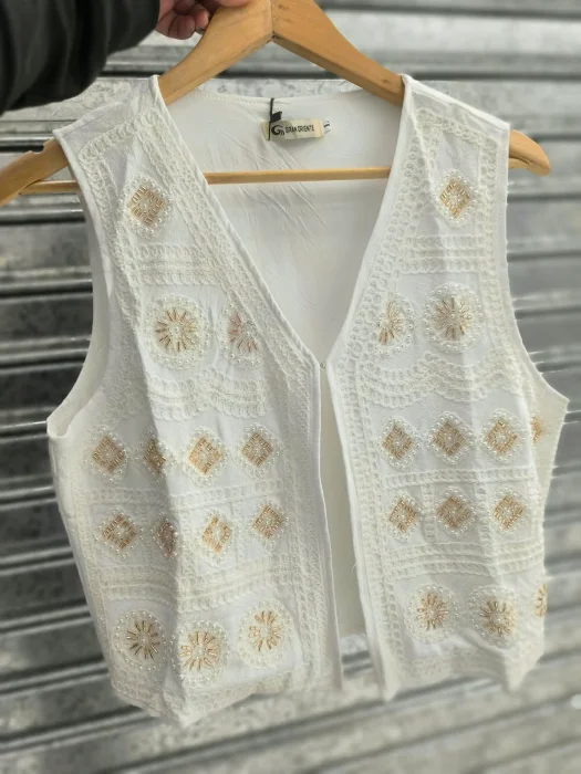 Chaleco Broderie Bordado