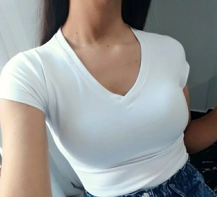 Remeras Cuello en V Lisas