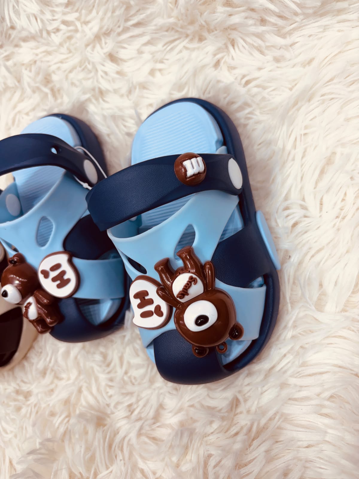 Sandalia Cruzada Pin Osos - ad2d76fd-ac8c-4f25-8526-7235e0b8ce08.jfif