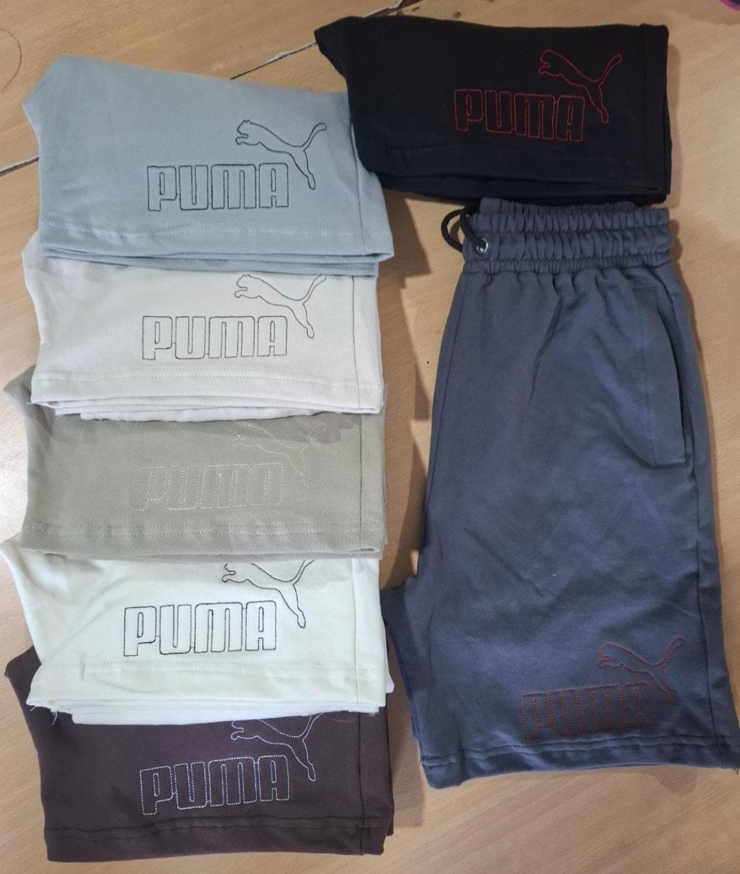 Bermudas Bordadas con Marca - Imagen 2