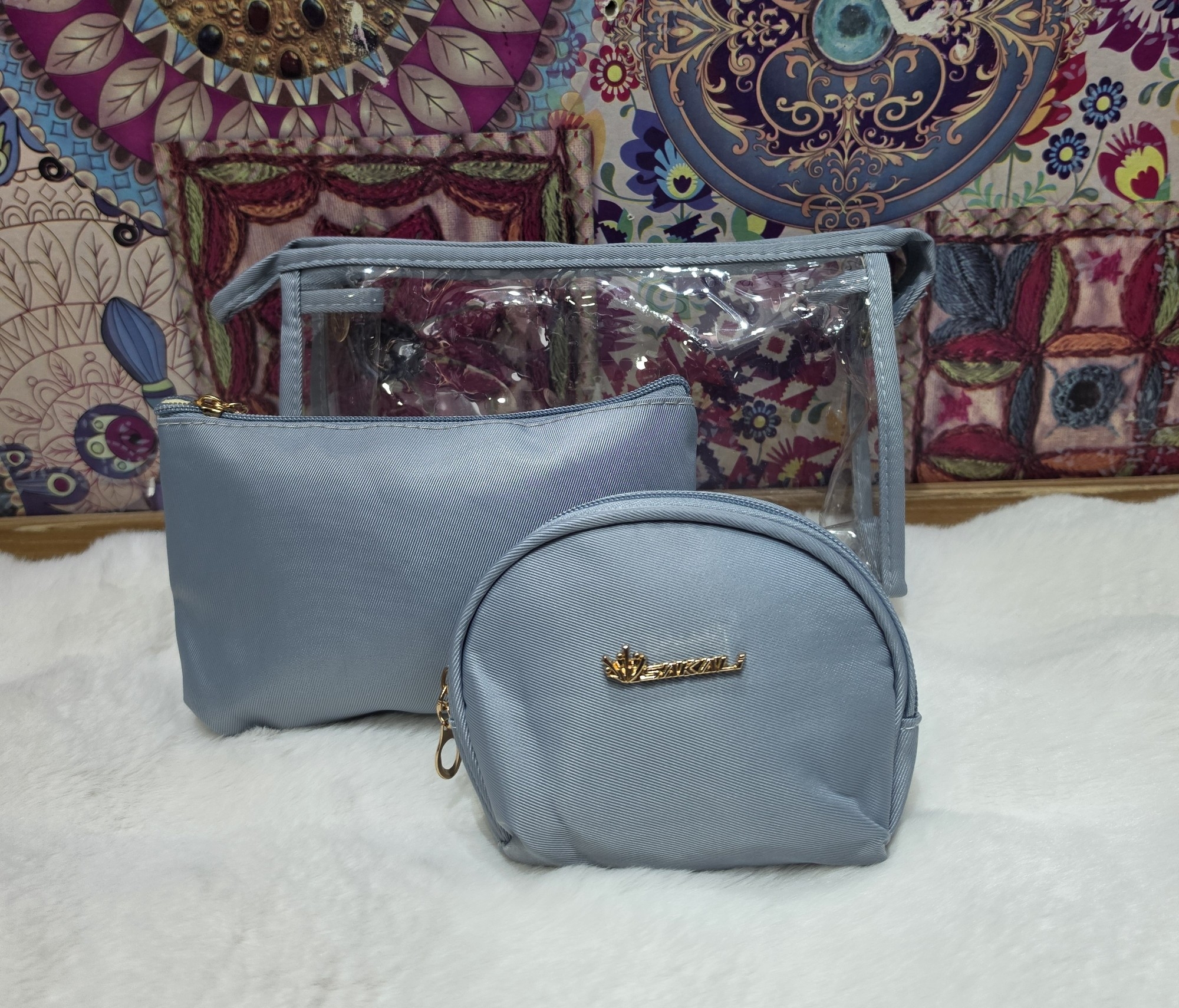 Lindo Neceser de Tres Piezas con Lindos Detalles en Dorarito - Imagen 3