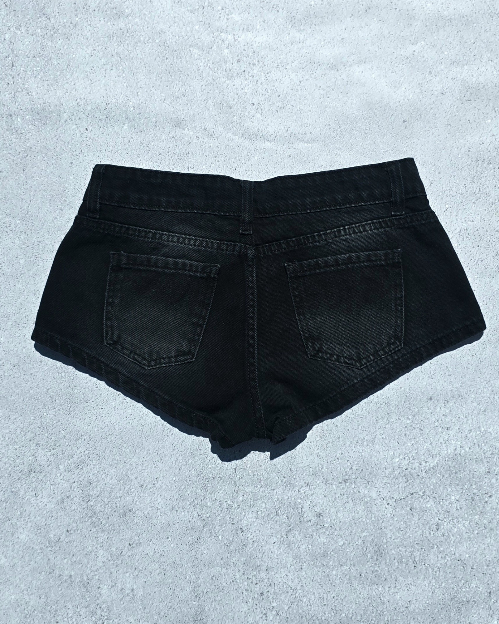 Short Tiro bajo Negro Localizado - Imagen 2