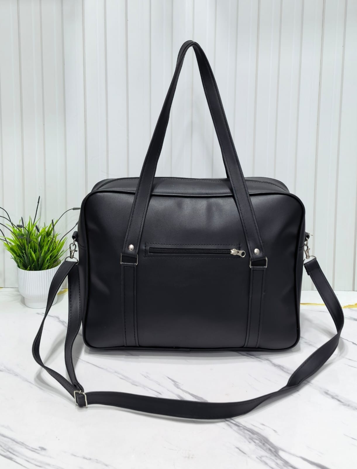Bolso Morral* *estilo Japones* Porta Lapto de Cuero Ecológico *.* Excelente Calidad. - Imagen 2