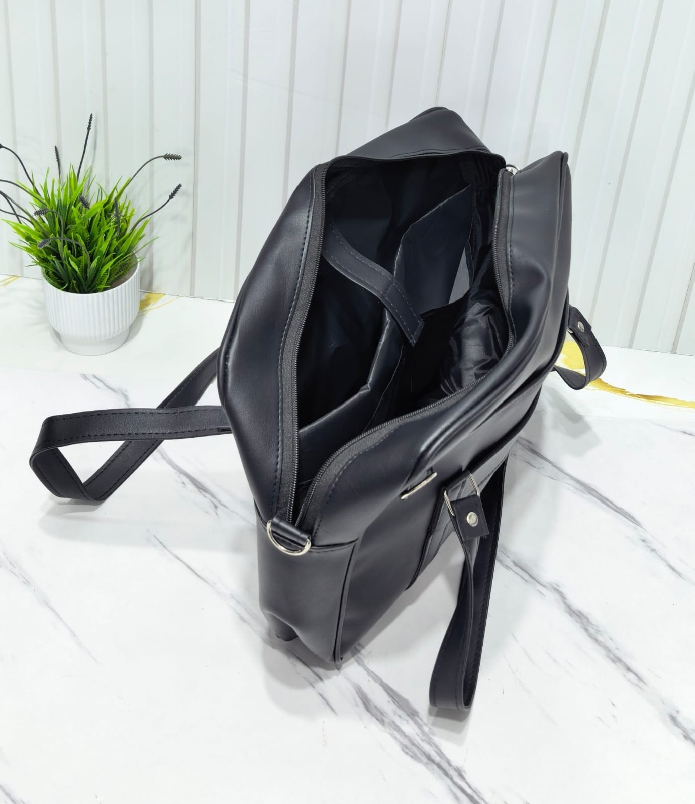 Bolso Morral* *estilo Japones* Porta Lapto de Cuero Ecológico *.* Excelente Calidad. - Imagen 3