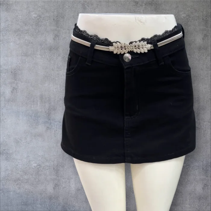 Shorts Pollera Negra Puntilla