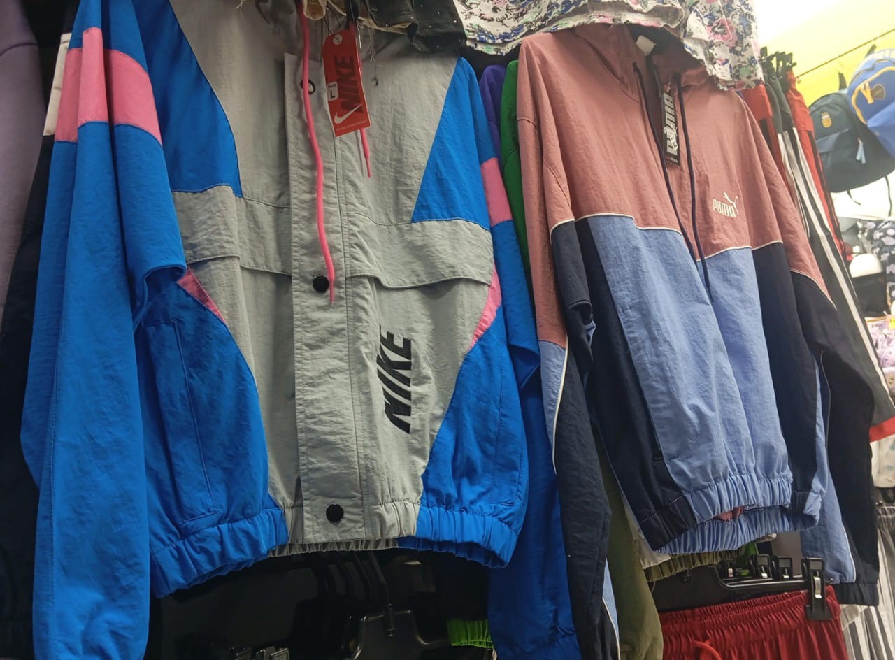 Campera Rompeviento Retro Mujer Nik. - Imagen 2