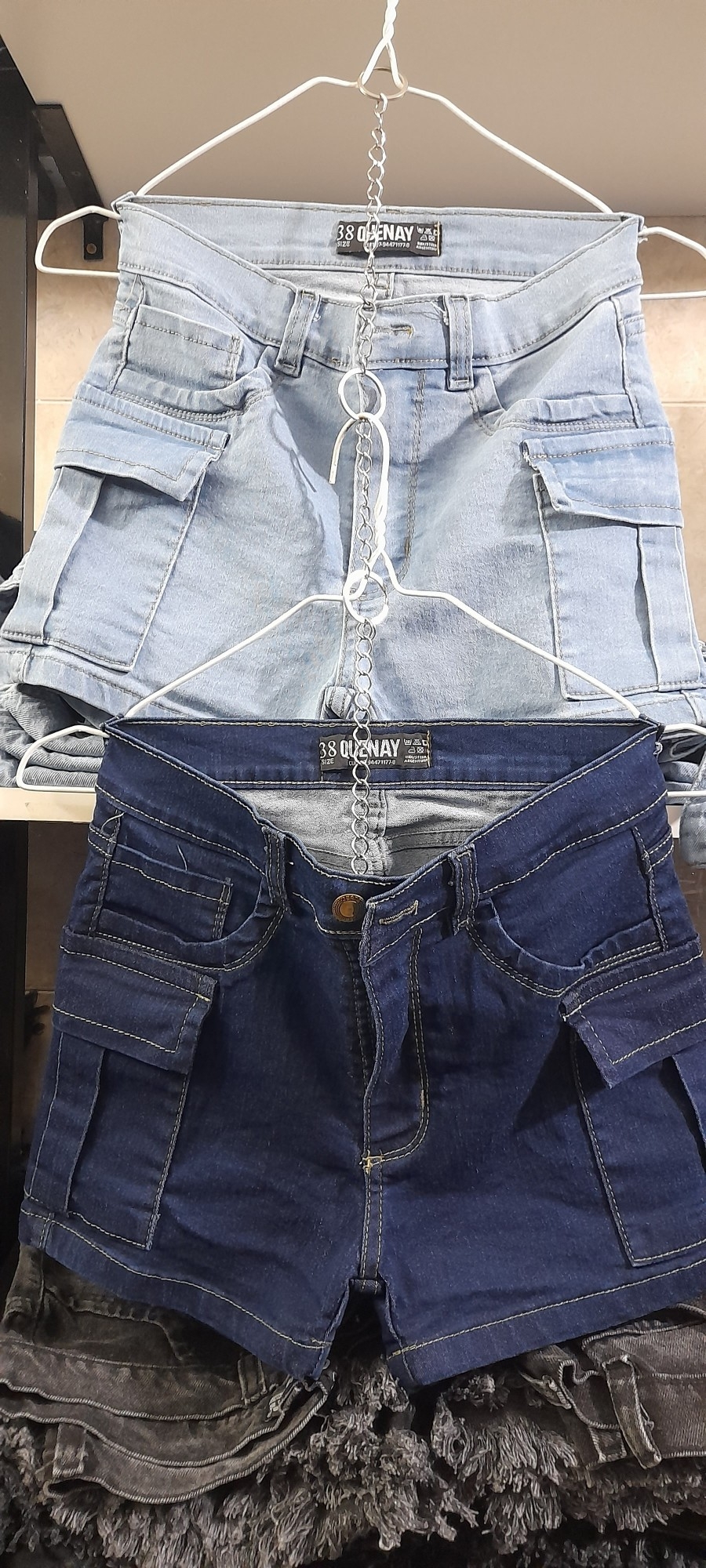 Short Cargo Celeste Elastizado Tiro Intermedio - Imagen 5