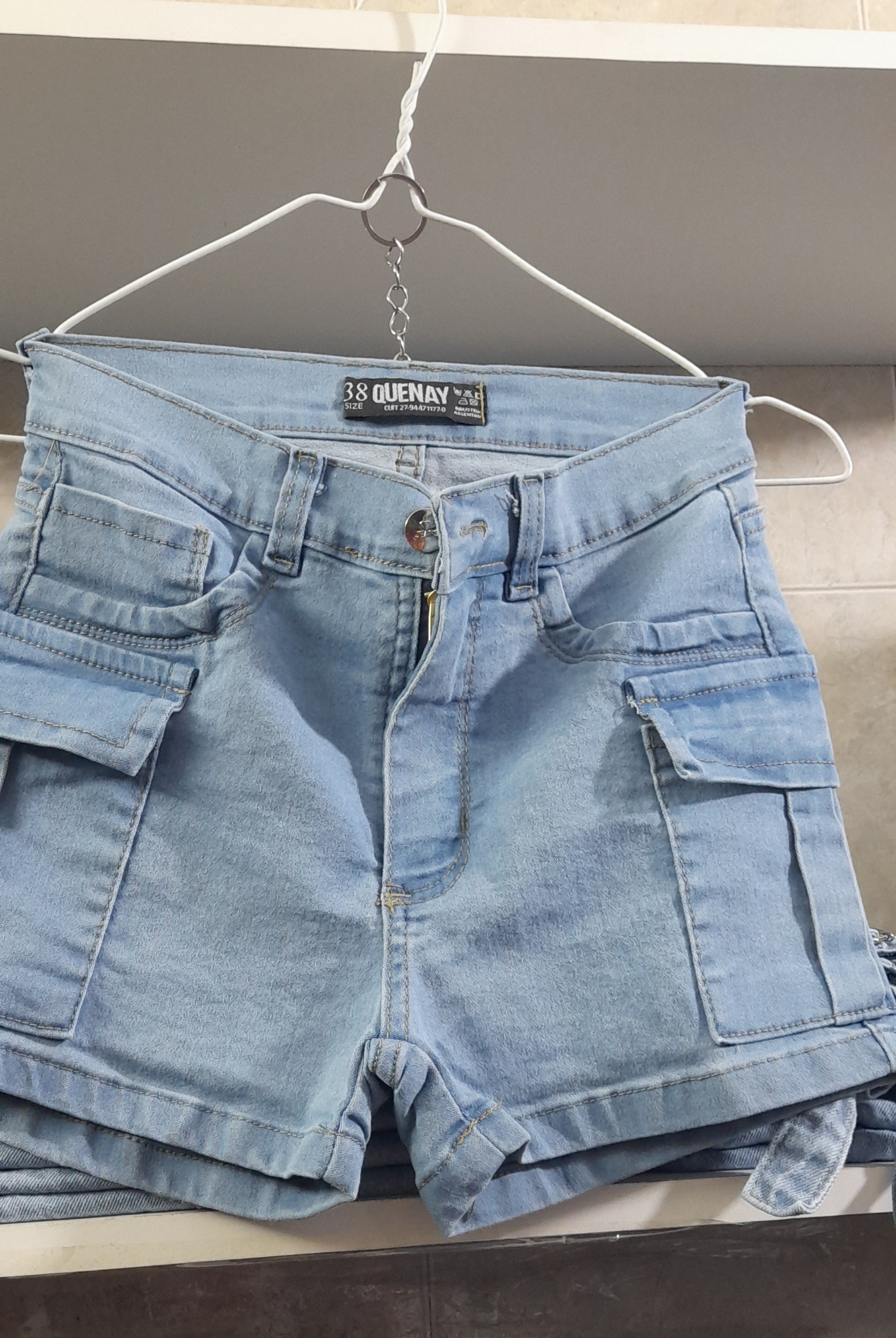 Short Cargo Celeste Elastizado Tiro Intermedio - Imagen 6
