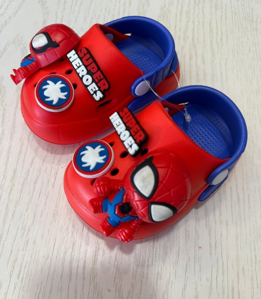 Crocs de Spiderman - Imagen 3