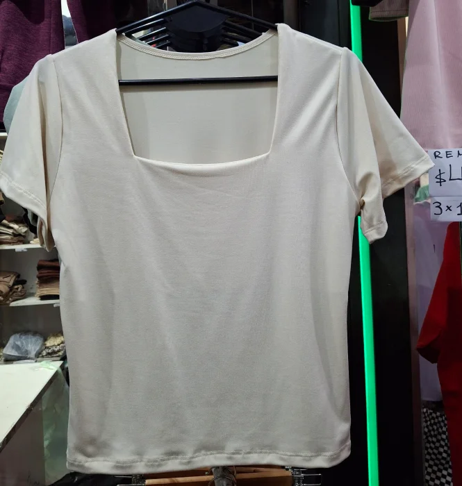 Remera en Escote Cuadrado