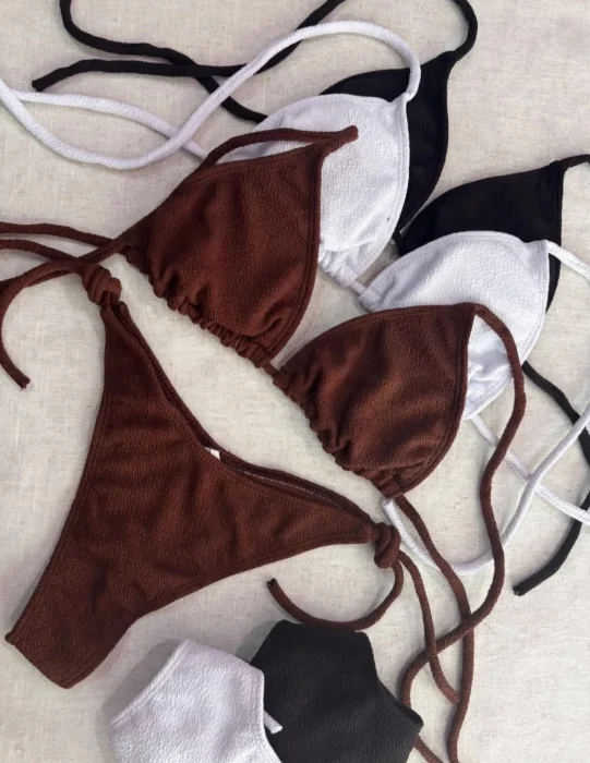 (art. 2147) Bikinis