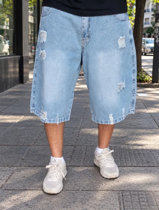 Jeans Bermuda Baggy Celeste con Rotura