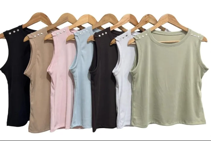 Musculosa con Tachas