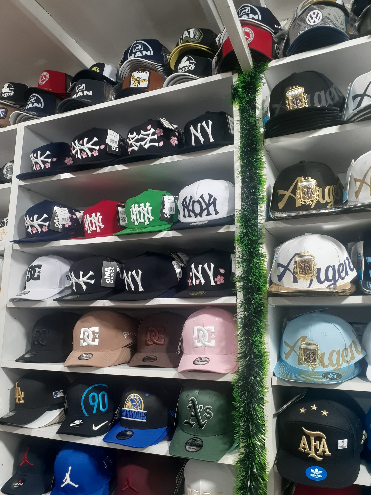 Gorras Planas 12,000 - Imagen 2