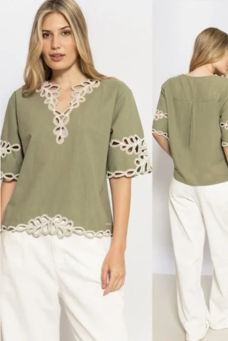 Blusa C/apliques