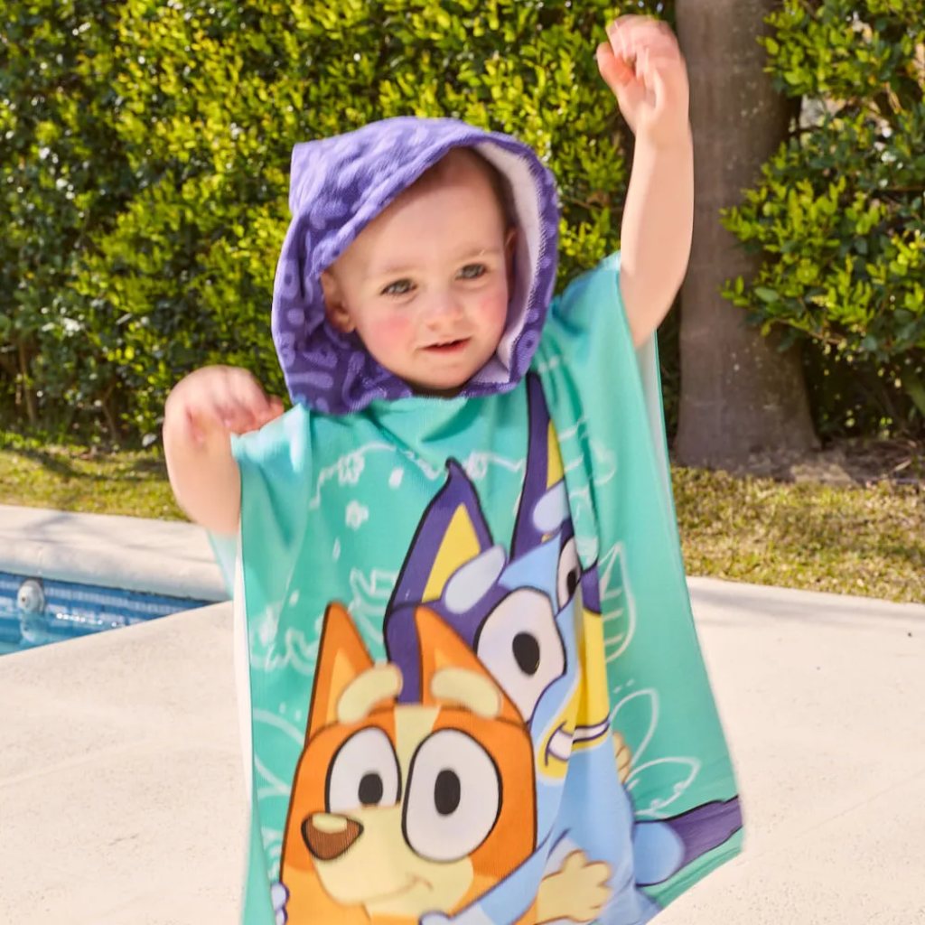 Poncho Toalla Bluey Infantil 50x120cm con Capucha Piñata Oficial Pileta Playa - 2(5).jpg
