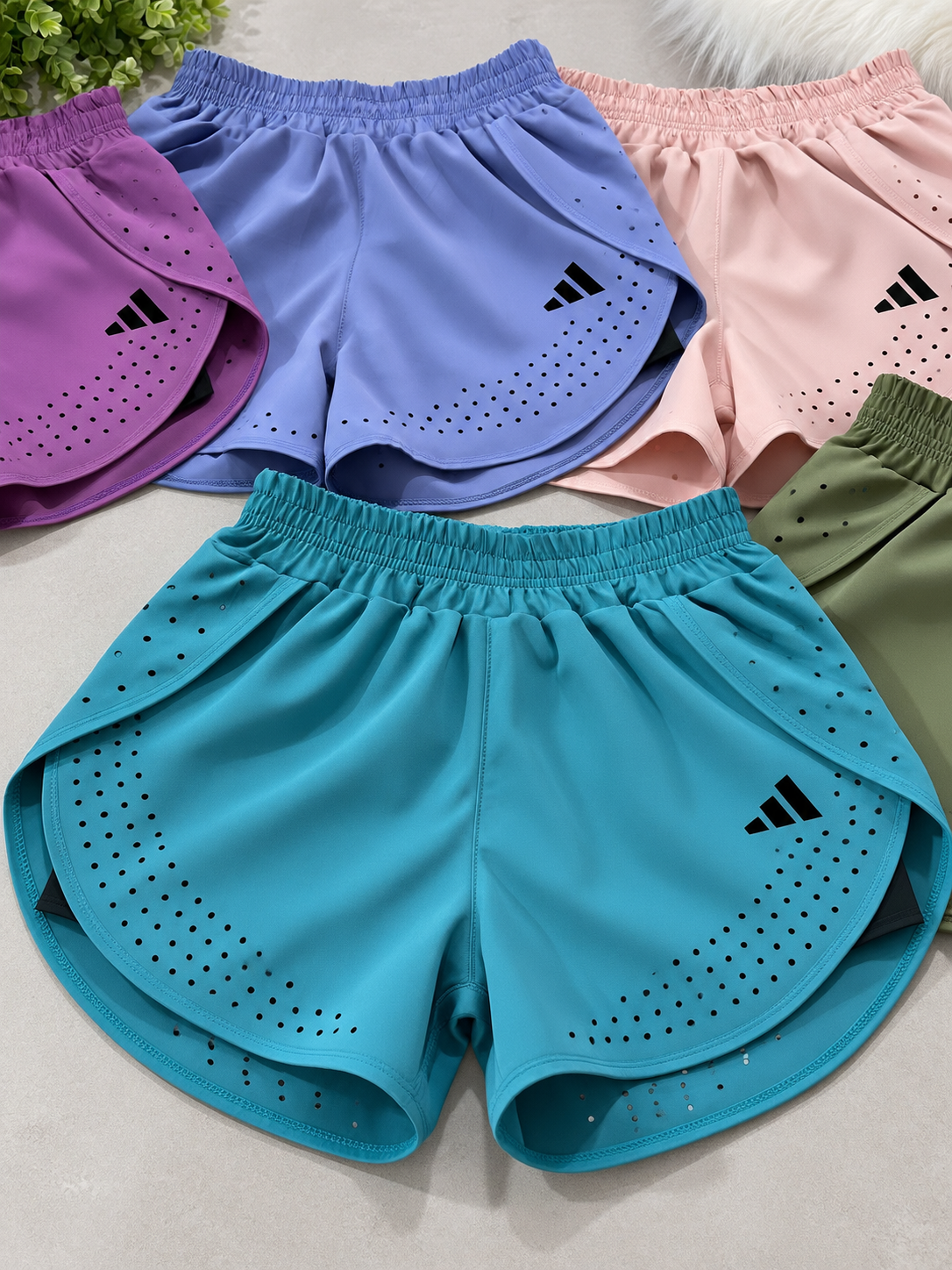 Short con Calza Perforado - E674B7FD-CDCE-4F80-9B1E-1232C3AD0078.png