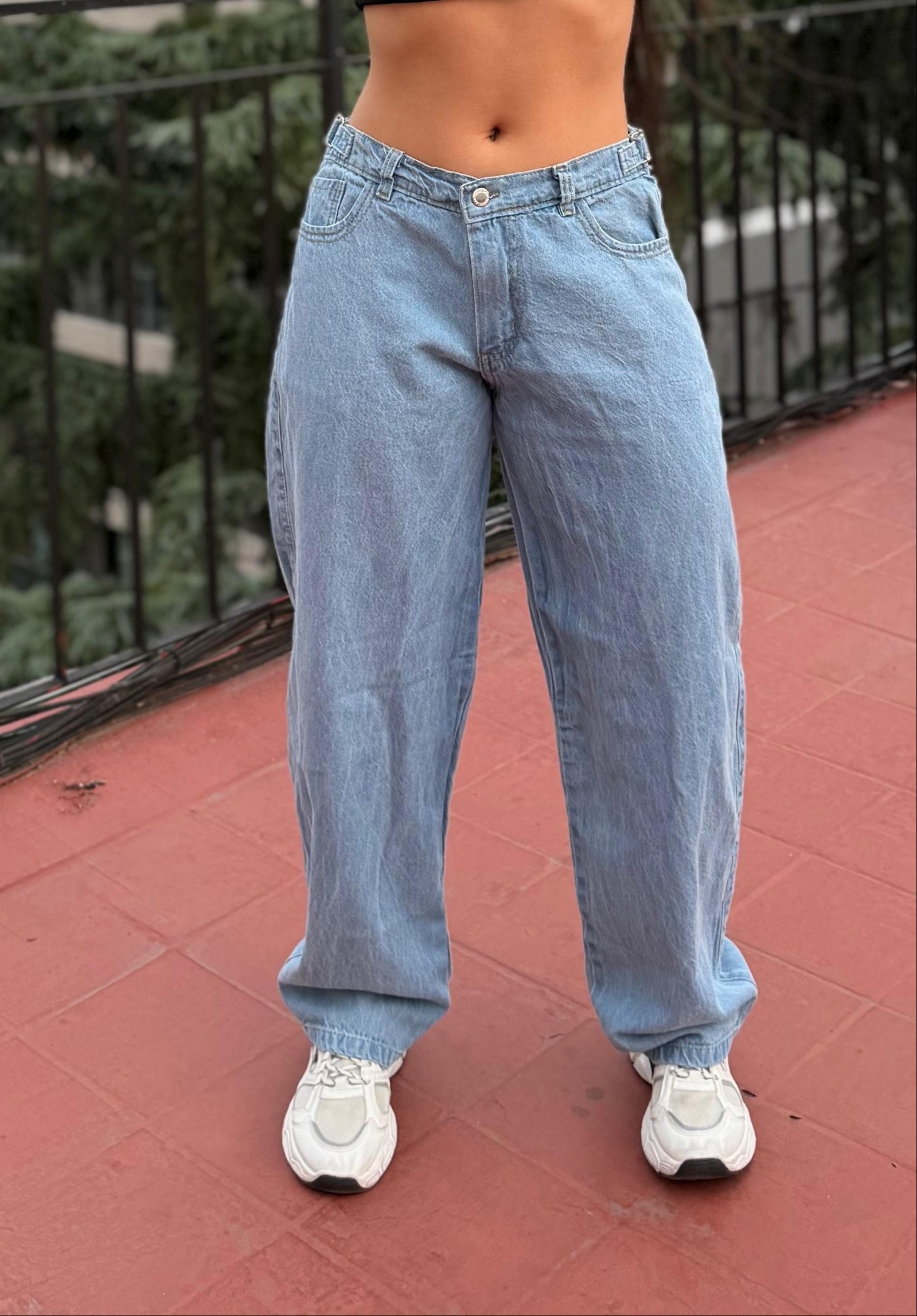 Jeans Baggy Celeste Arenado 4 Bolsillos con Reguladores Rígido Tiro Intermedio - Imagen 3