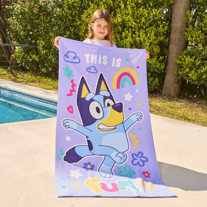 Toallón Bluey Infantil 70x130 Cm + Bolso | Microfibra Suave Licencia Oficial Piñata