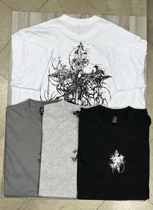 Remera Oversize Gotico