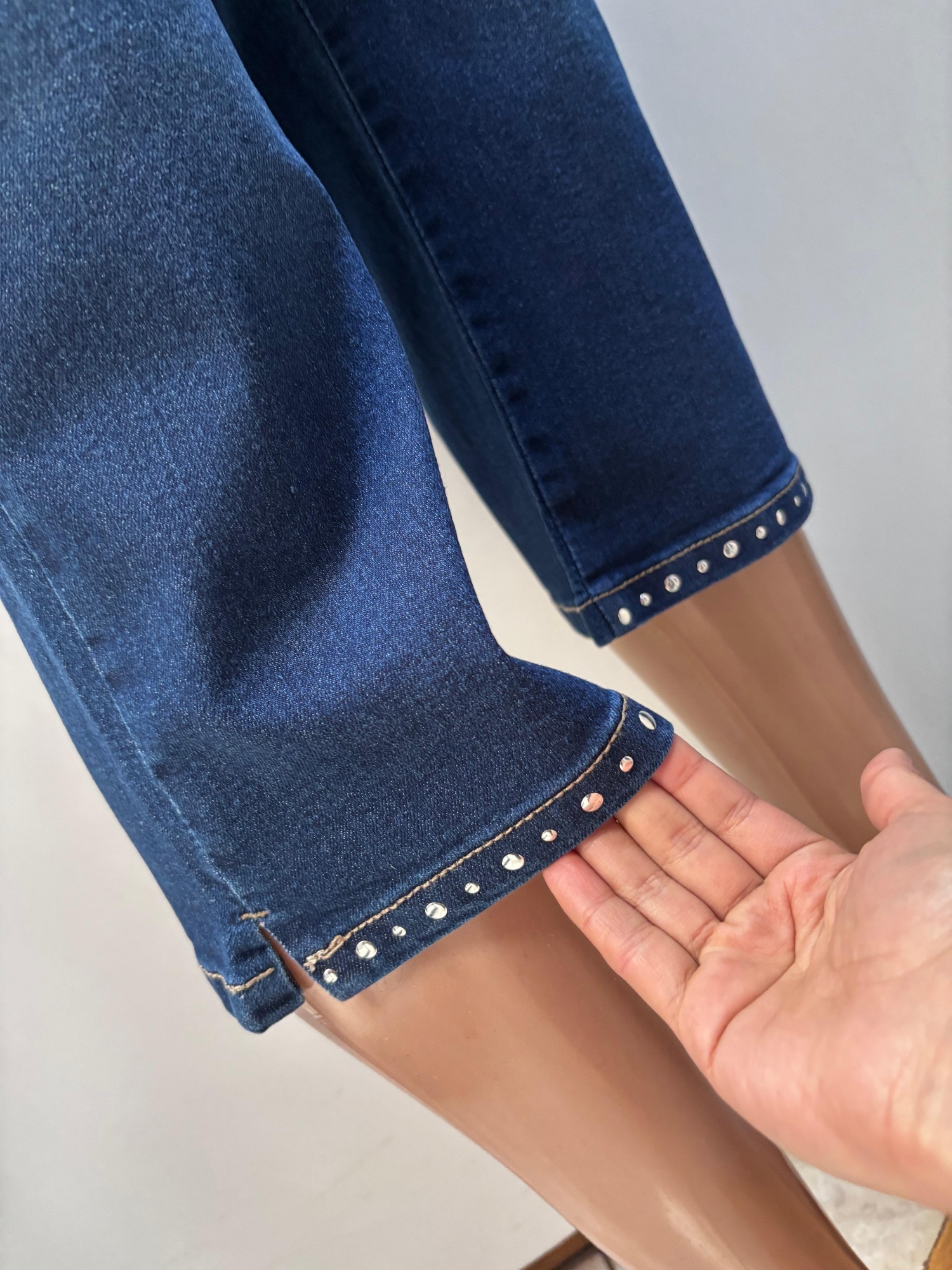 Capri de Dama Azul con Tachas - Imagen 3