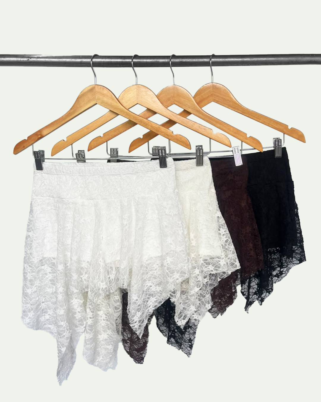 Pollera Pantalón Encaje con Picos Asimétrica - Short%20Pollera_Encaje_Picos%20Asim%C3%A9trica_perchero.png