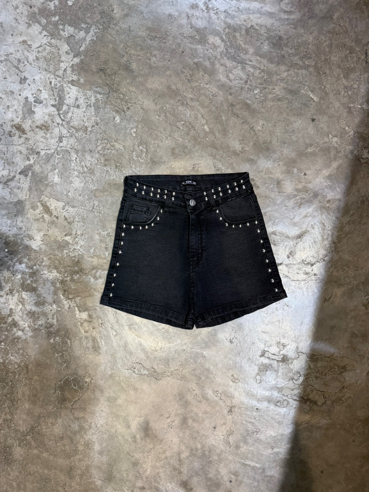 Vania Short Tachas - 7fb2b34f-f4be-425c-9dd8-b67b45a1b3c9.jpg