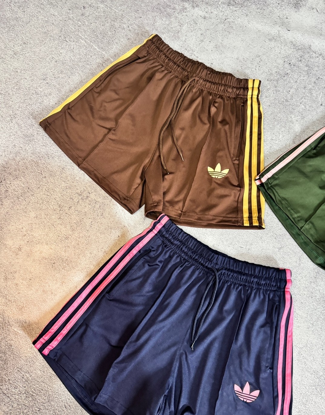 Short Retro Adi - Imagen 3