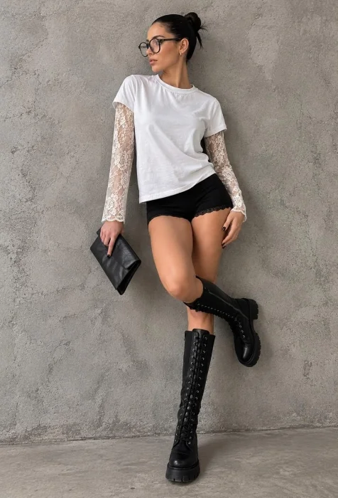 Remera con Mangas de Encaje
