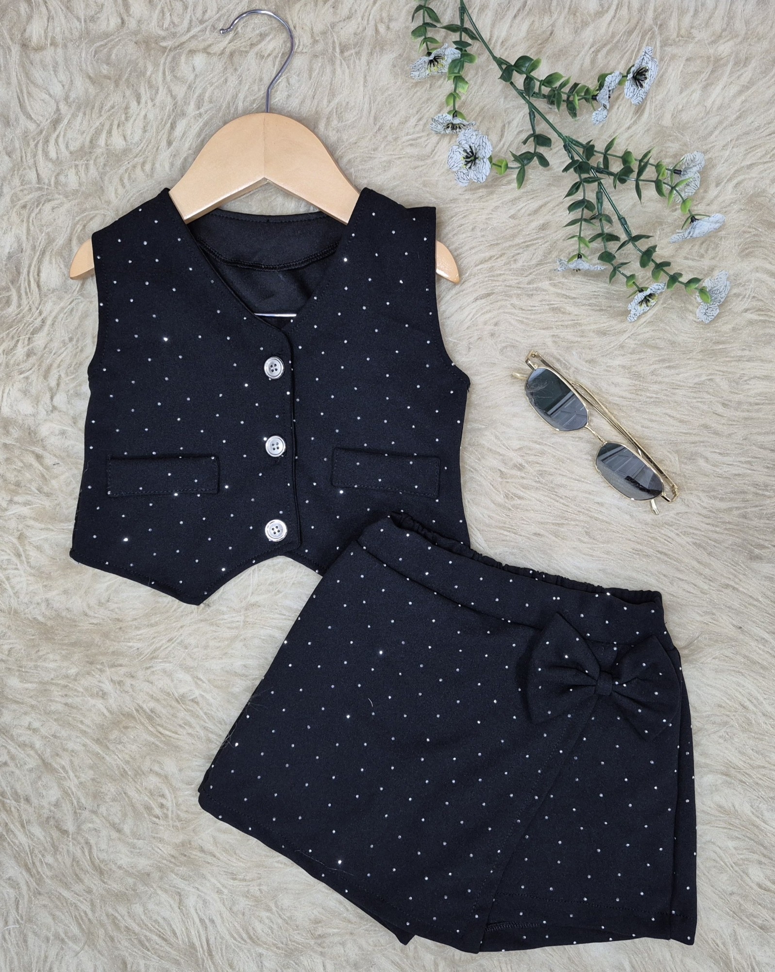 Conjunto  Chalequito y Short Pollera Scuba Stras - Imagen 3