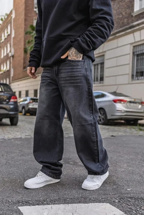 Súper Baggy Gris Localizado con Bigote