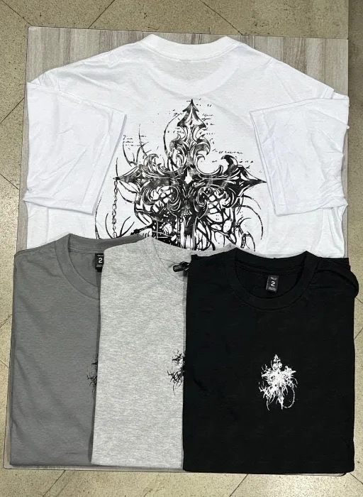 Remera Oversize Gótico