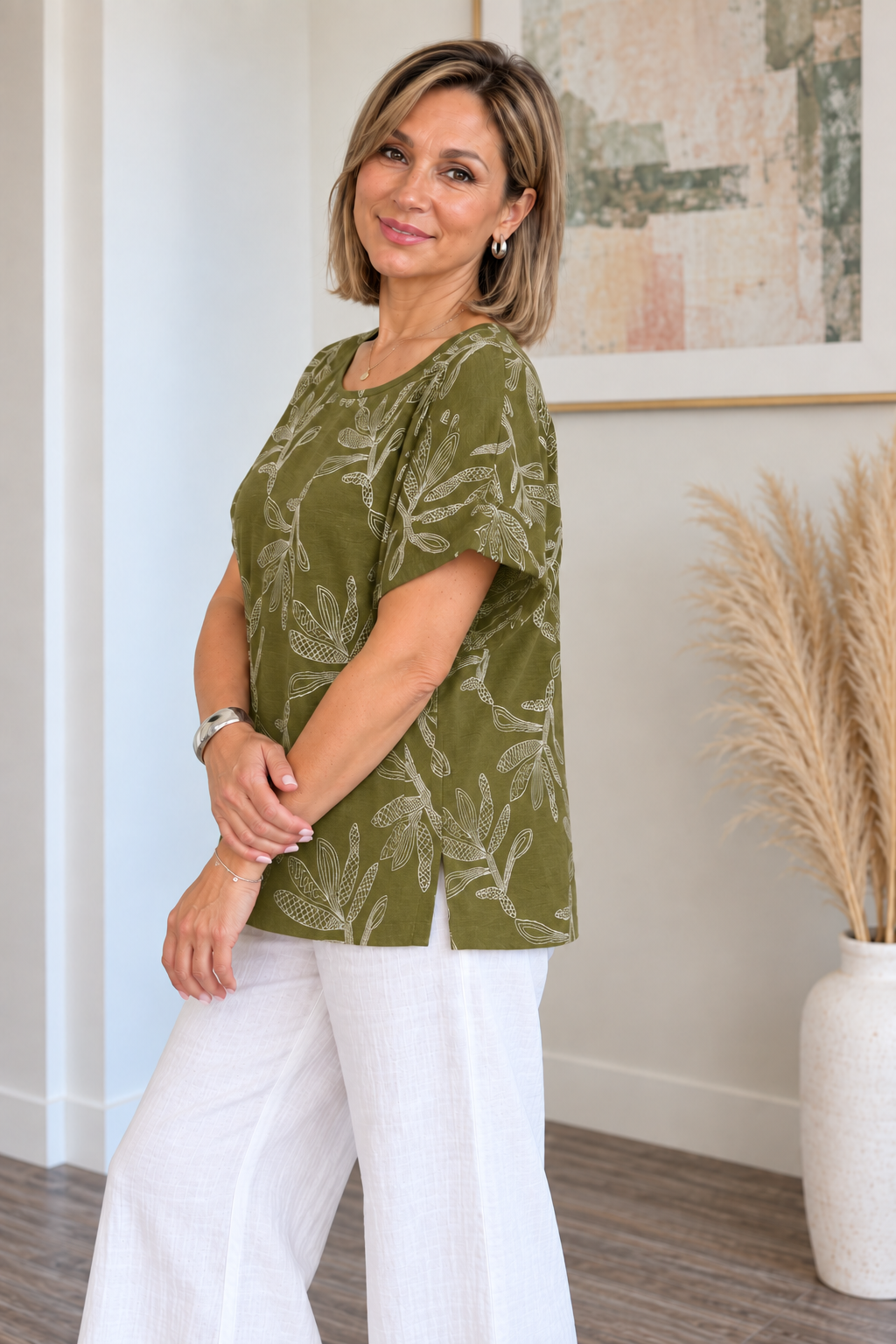 Blusa con Tajos  Bordada - Blusa%20de%20lino%20verde%20oliva.png